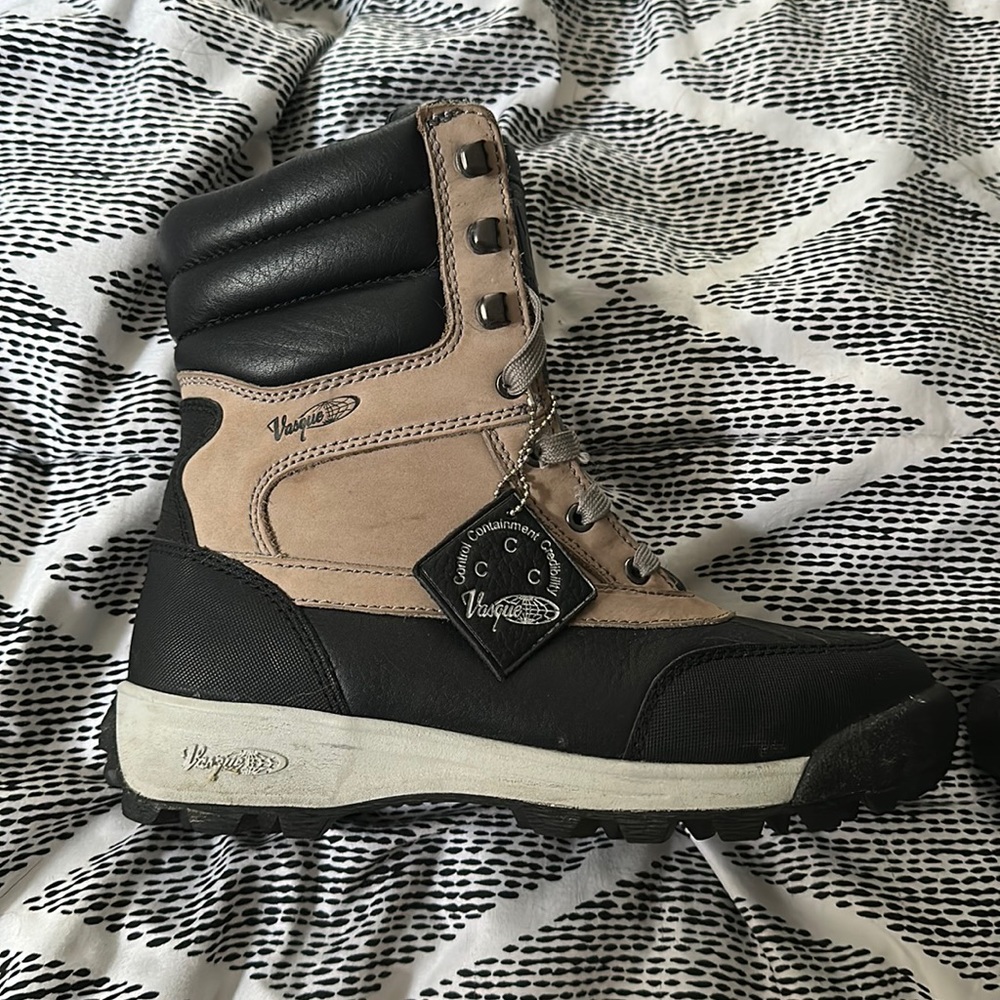 Size 9 Great Boot In Almost New Condition - image 1